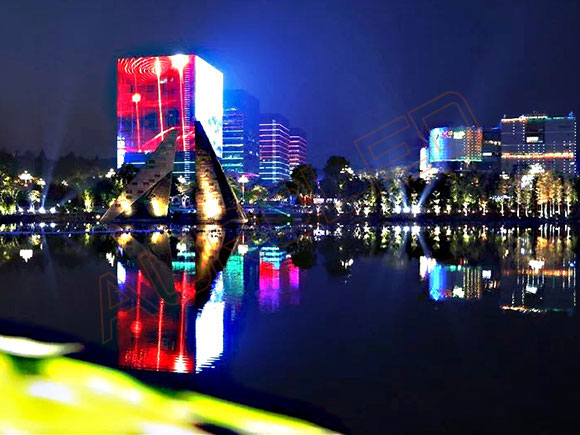 城市景觀亮化工程的興起對(duì)戶外<a href=http://m.jkkk90.com/toumingping/ target=_blank class=infotextkey>透明屏</a>發(fā)展的意義